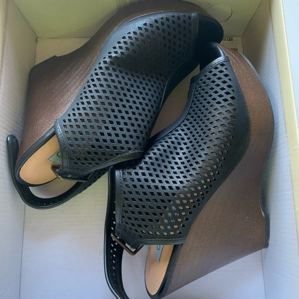 NIB Olsenboye Black and Brown 5” Wedge Heel Sandals size 7.5